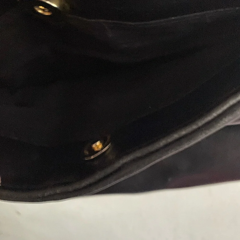 Elegant Black Crossbody Bag with Pleated Design